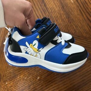 NWT licensed Sonic the Hedgehog boys sneakers size 9